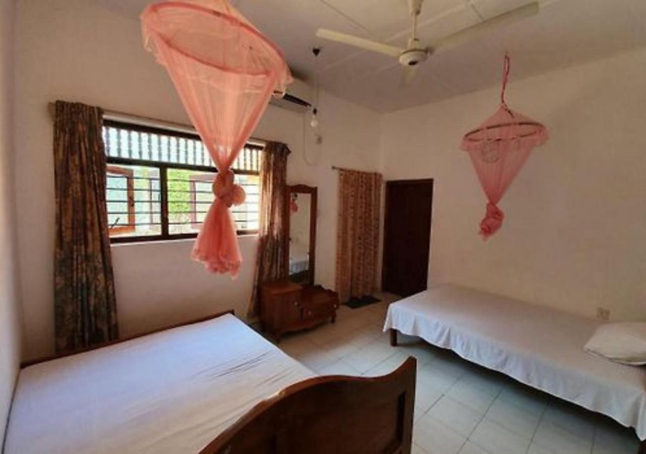 Feel Like Home Anuradhapura Buitenkant foto