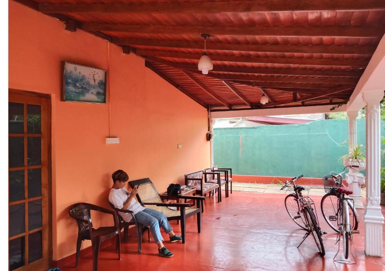 Feel Like Home Anuradhapura Buitenkant foto