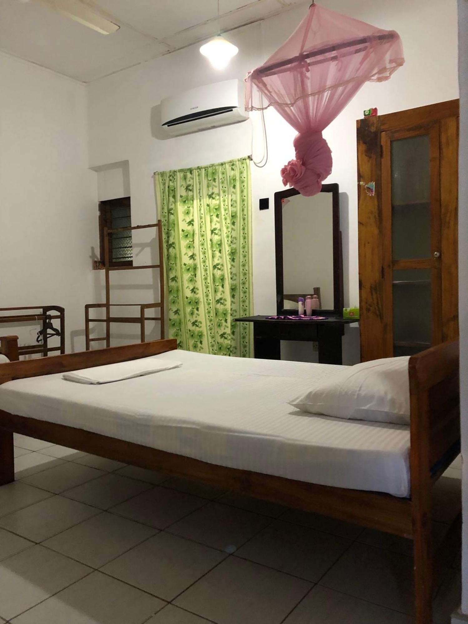Feel Like Home Anuradhapura Buitenkant foto